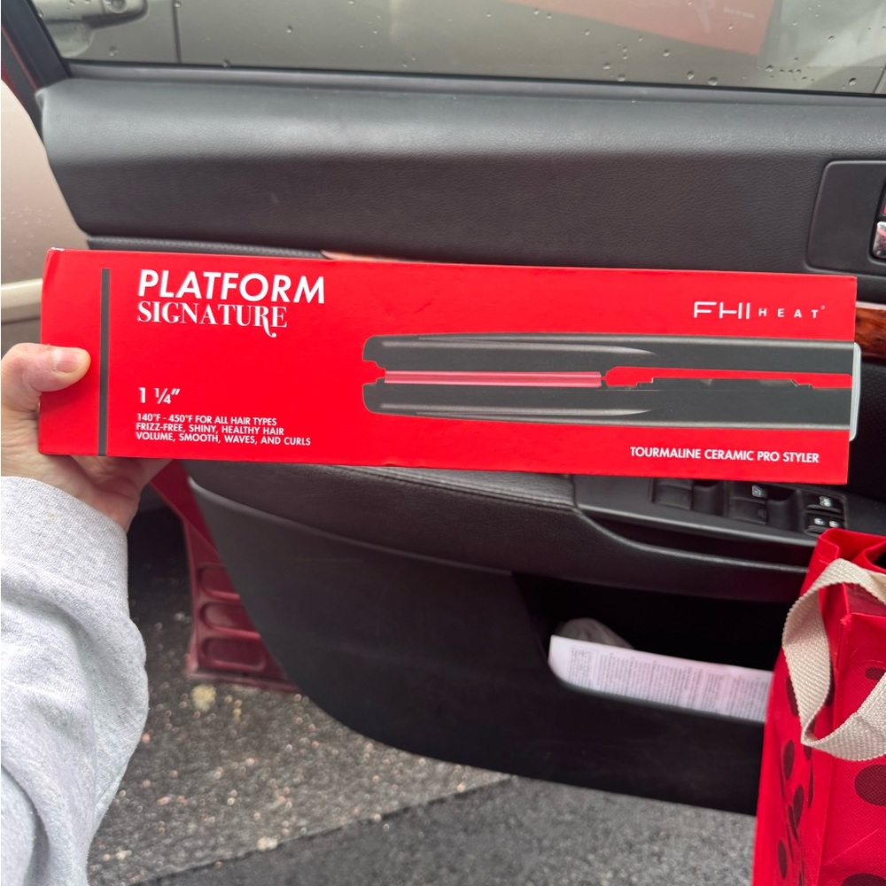 FHI Heat 1 1/4 Ceramic Flat Iron